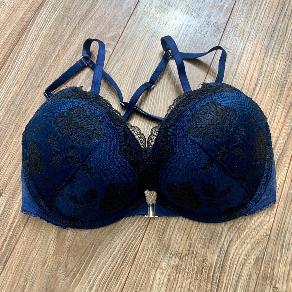 Victoria’s Secret Bombshell Bra 🦋